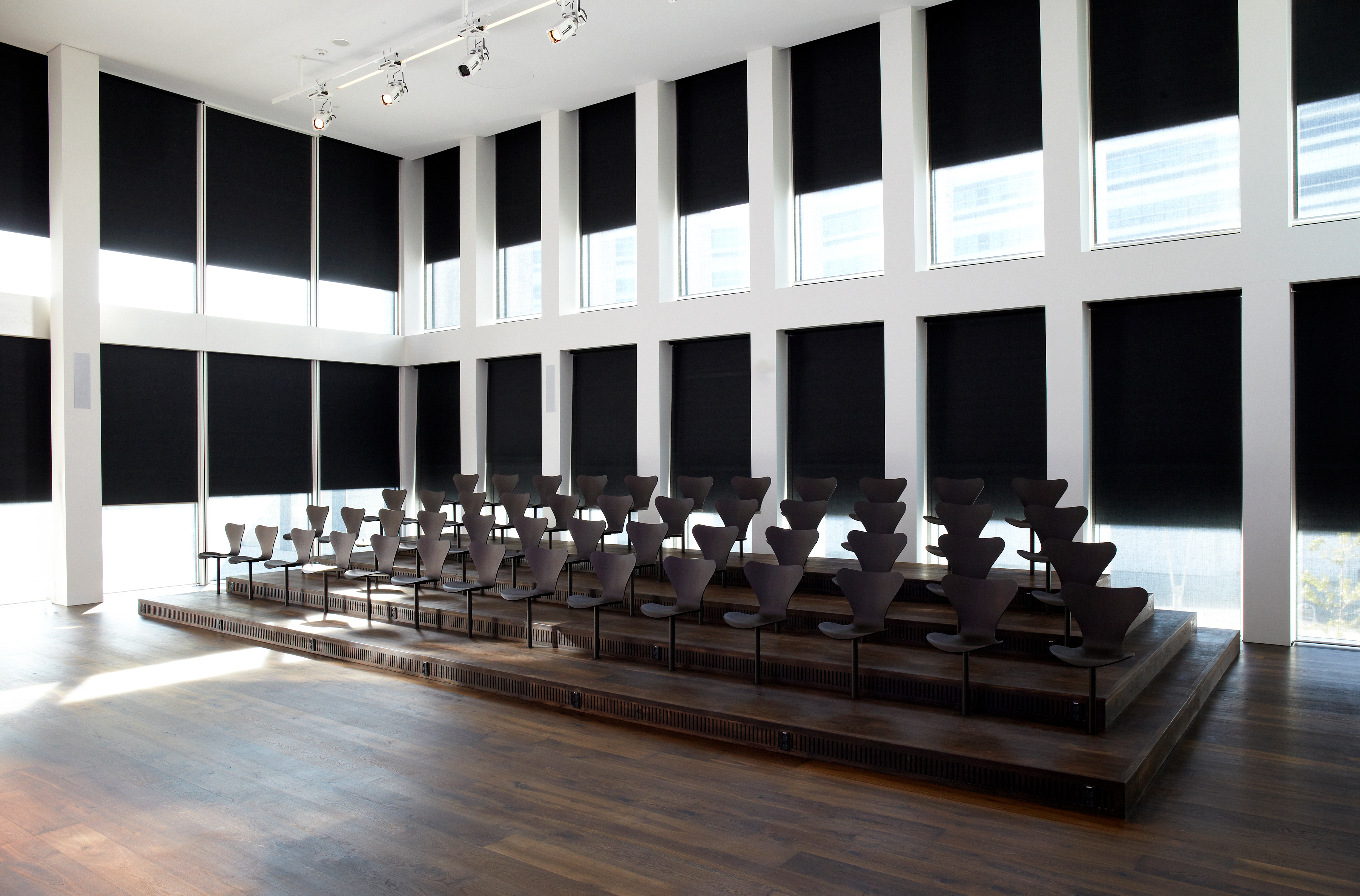 Case - Mørklægningssystem til BESTSELLER